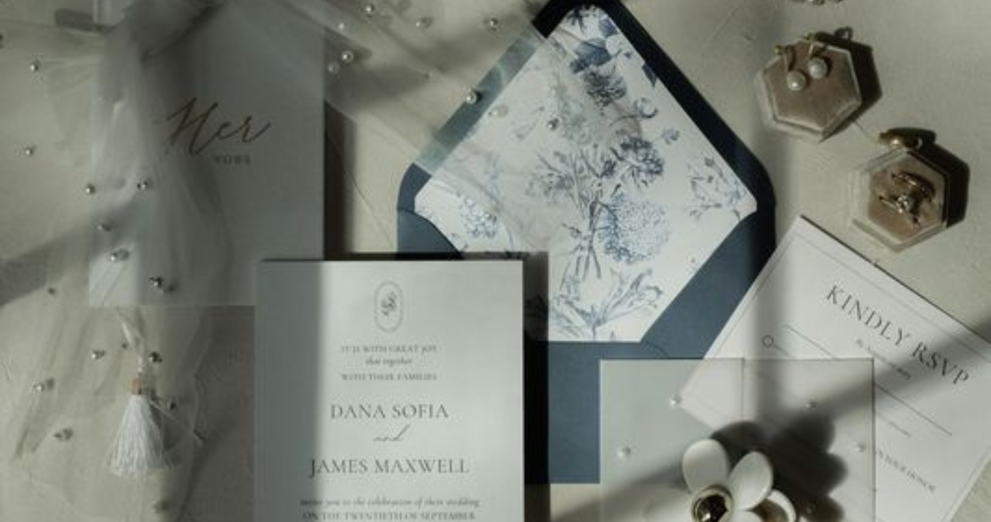 השראה להזמנות חתונה מינימליסטיות וקלאסיות